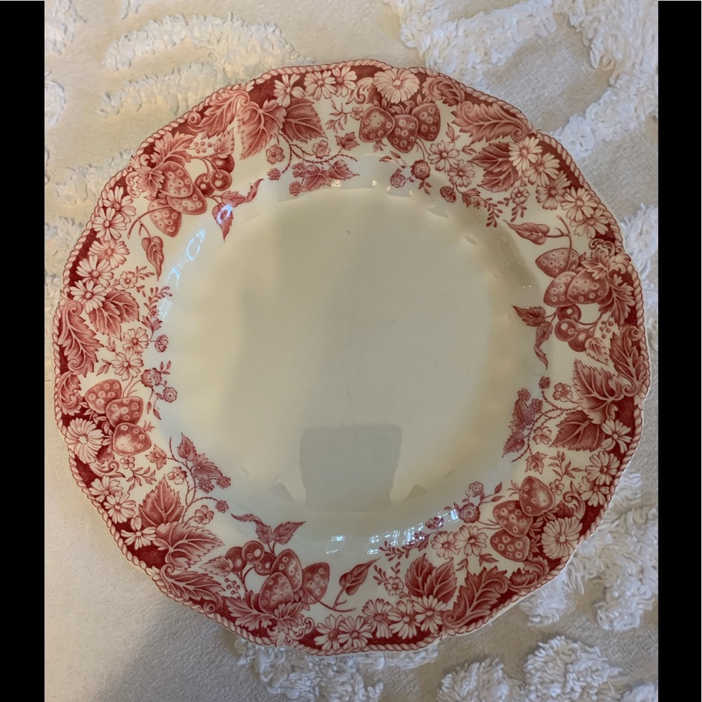 Set of 3- 10 in Johnson bros strawberry fair ironstone plates- Exc preloved cond